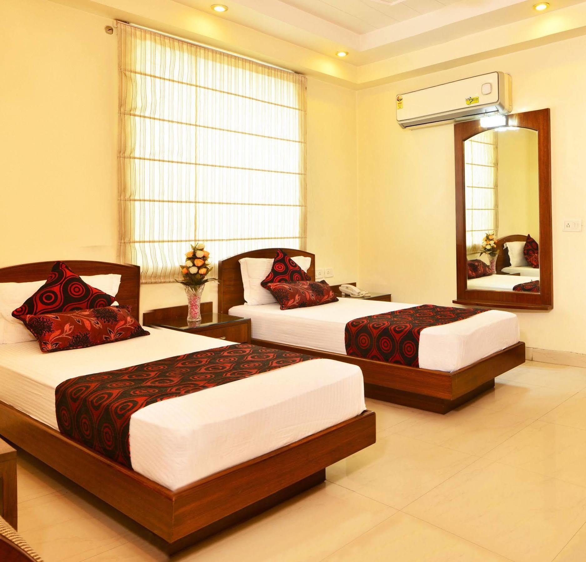 Hotel Shipra International New Delhi Ngoại thất bức ảnh