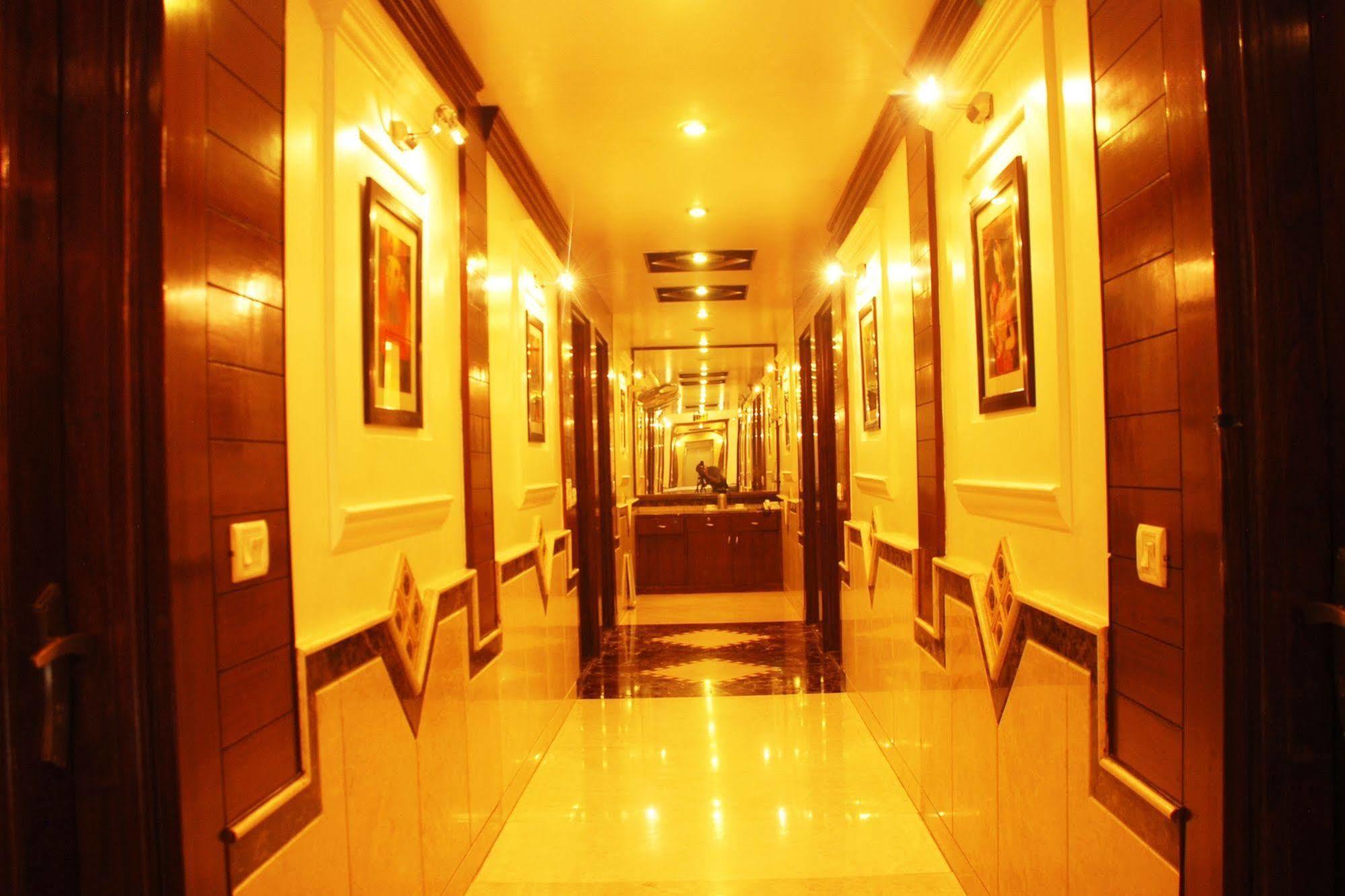 Hotel Shipra International New Delhi Ngoại thất bức ảnh